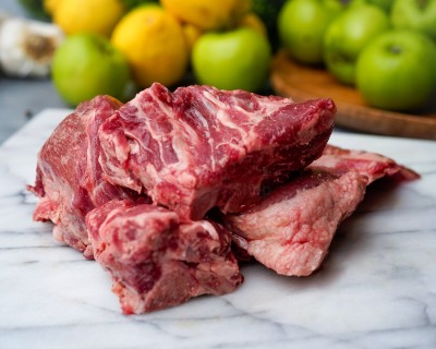 Свинина на кости охлаждённая 1 кг - купить в Варнях